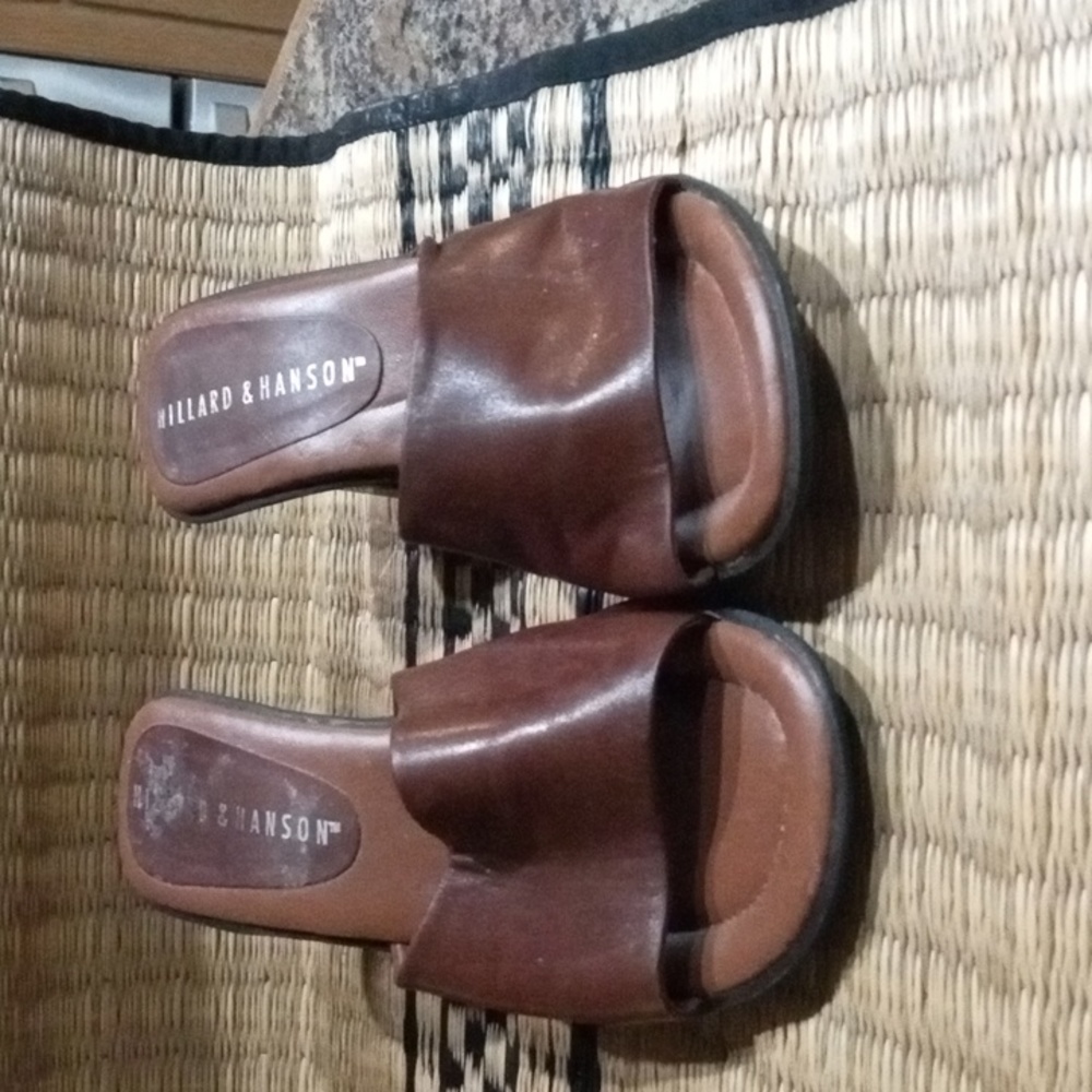 Hillard & Hanson - Slip On Sandals